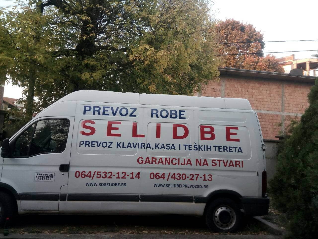 Da li da unajmite agenciju za selidbe ili pošaljete svoje stvari?
